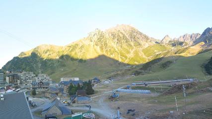 Grand Tourmalet: La mongie village - 1750m (skaping.com)