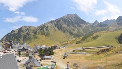 Grand Tourmalet: La mongie village - 1750m (skaping.com)