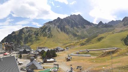 Grand Tourmalet: La mongie village - 1750m (skaping.com)