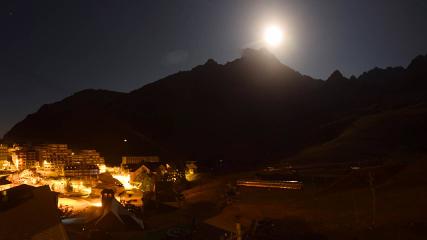 Grand Tourmalet: La mongie village - 1750m (skaping.com)