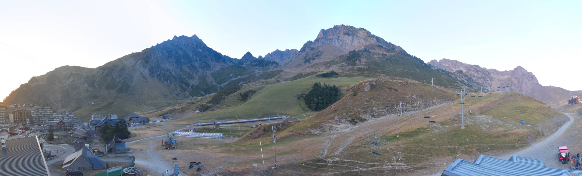 Webcam Grand Tourmalet: La mongie village - 1750m