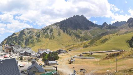 Grand Tourmalet: La mongie village - 1750m (skaping.com)