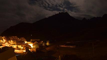 Grand Tourmalet: La mongie village - 1750m (skaping.com)