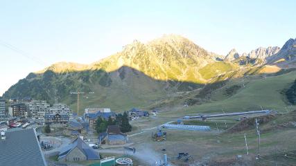 Grand Tourmalet: La mongie village - 1750m (skaping.com)