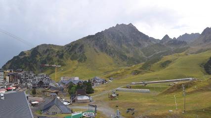 Grand Tourmalet: La mongie village - 1750m (skaping.com)