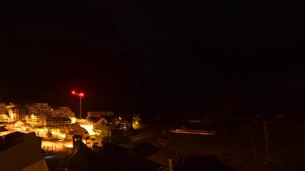 Grand Tourmalet: La mongie village - 1750m (skaping.com)