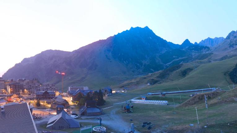 Webcam Grand Tourmalet: La mongie village - 1750m