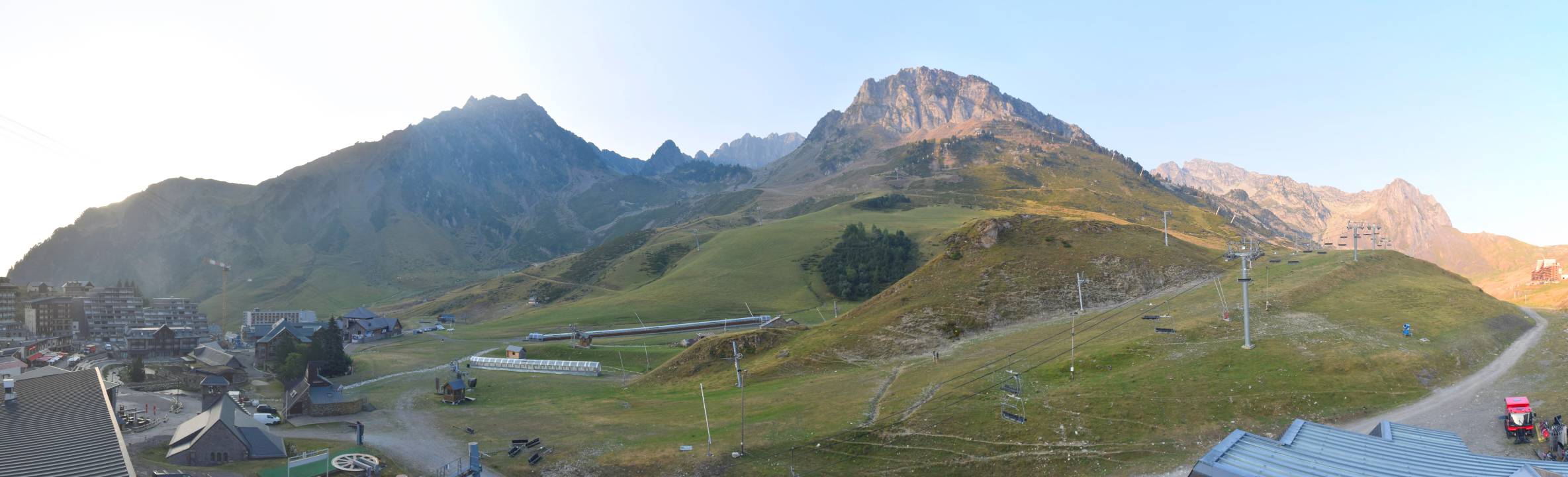 Webcam Grand Tourmalet: La mongie village - 1750m
