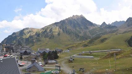 Grand Tourmalet: La mongie village - 1750m (skaping.com)
