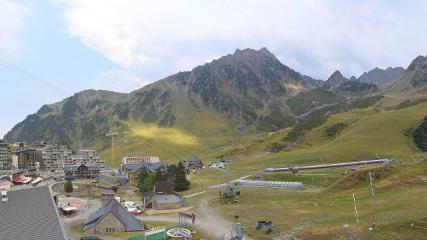 Grand Tourmalet: La mongie village - 1750m (skaping.com)