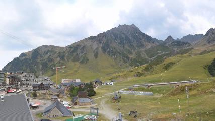 Grand Tourmalet: La mongie village - 1750m (skaping.com)