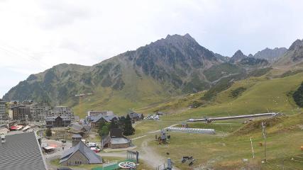 Grand Tourmalet: La mongie village - 1750m (skaping.com)
