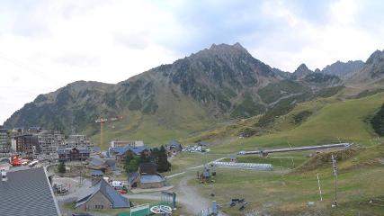 Grand Tourmalet: La mongie village - 1750m (skaping.com)