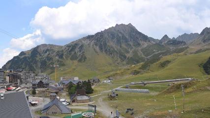 Grand Tourmalet: La mongie village - 1750m (skaping.com)