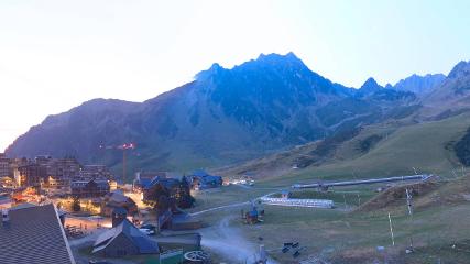 Grand Tourmalet: La mongie village - 1750m (skaping.com)