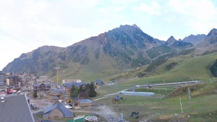Grand Tourmalet: La mongie village - 1750m (skaping.com)