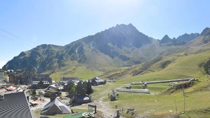 Grand Tourmalet: La mongie village - 1750m (skaping.com)