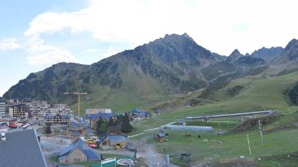 Grand Tourmalet: La mongie village - 1750m (skaping.com)