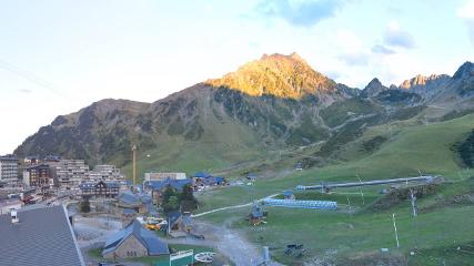 Grand Tourmalet: La mongie village - 1750m (skaping.com)