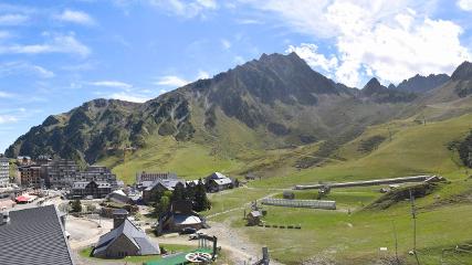 Grand Tourmalet: La mongie village - 1750m (skaping.com)