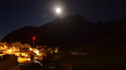 Grand Tourmalet: La mongie village - 1750m (skaping.com)