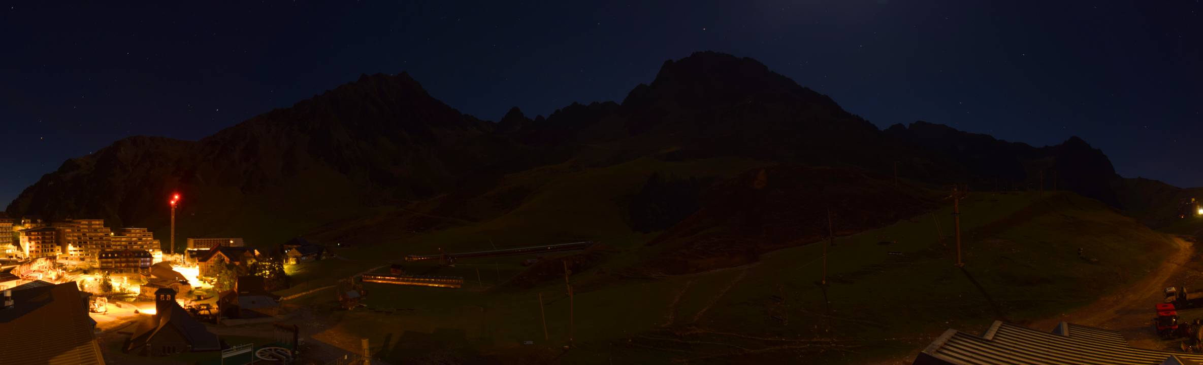 Webcam Grand Tourmalet: La mongie village - 1750m