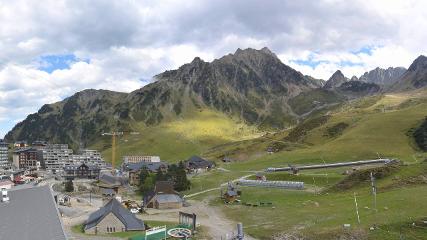 Grand Tourmalet: La mongie village - 1750m (skaping.com)