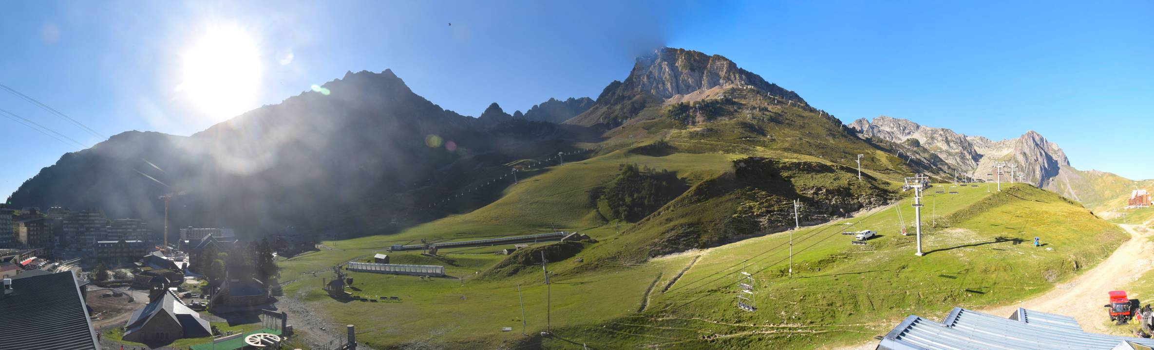 Webcam Grand Tourmalet: La mongie village - 1750m