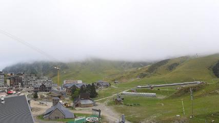 Grand Tourmalet: La mongie village - 1750m (skaping.com)