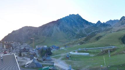 Grand Tourmalet: La mongie village - 1750m (skaping.com)