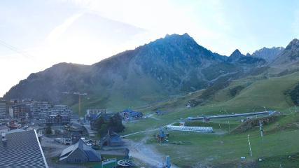 Grand Tourmalet: La mongie village - 1750m (skaping.com)