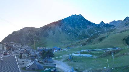 Grand Tourmalet: La mongie village - 1750m (skaping.com)