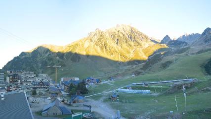 Grand Tourmalet: La mongie village - 1750m (skaping.com)
