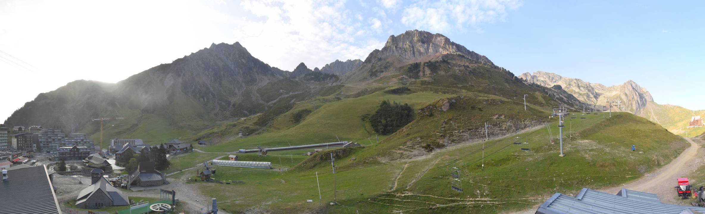 Webcam Grand Tourmalet: La mongie village - 1750m