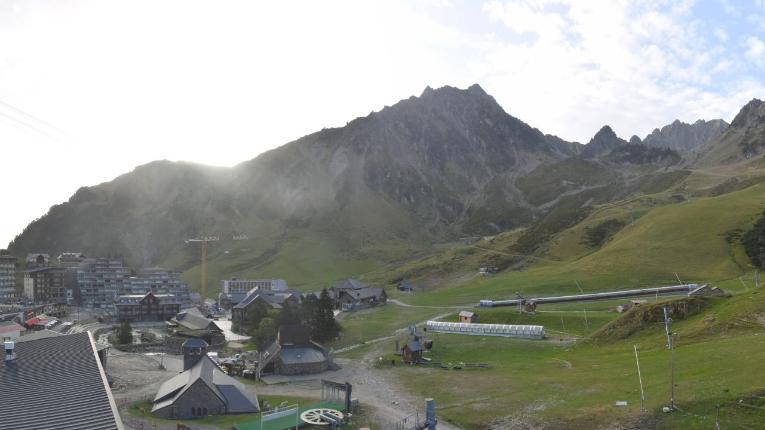 Webcam Grand Tourmalet: La mongie village - 1750m