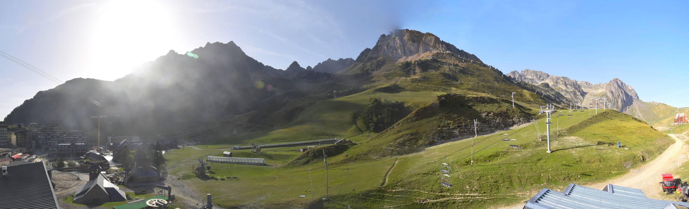 Webcam Grand Tourmalet: La mongie village - 1750m