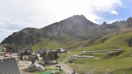Grand Tourmalet: La mongie village - 1750m (skaping.com)