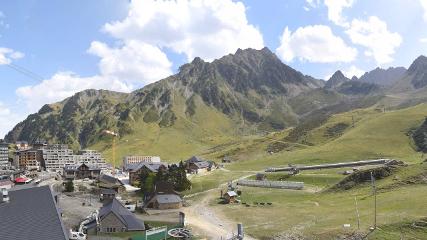 Grand Tourmalet: La mongie village - 1750m (skaping.com)