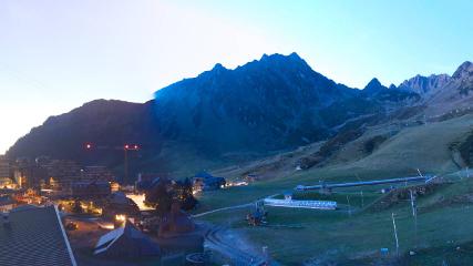 Grand Tourmalet: La mongie village - 1750m (skaping.com)