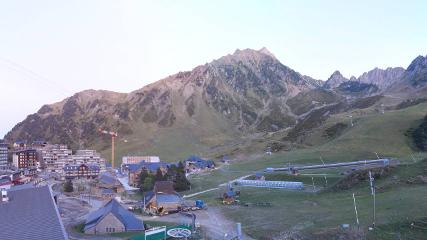 Grand Tourmalet: La mongie village - 1750m (skaping.com)