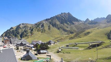 Grand Tourmalet: La mongie village - 1750m (skaping.com)