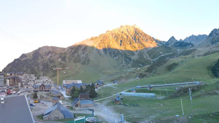 Webcam Grand Tourmalet: La mongie village - 1750m