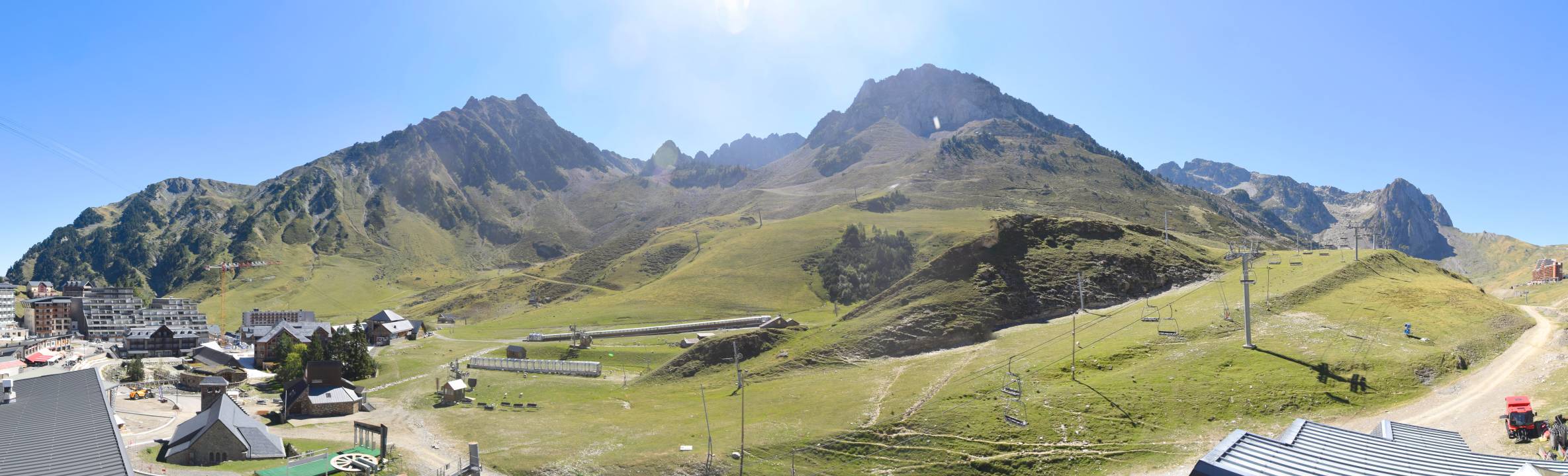 Webcam Grand Tourmalet: La mongie village - 1750m