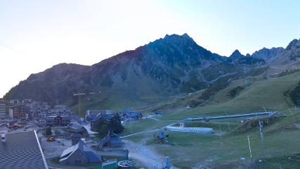 Grand Tourmalet: La mongie village - 1750m (skaping.com)