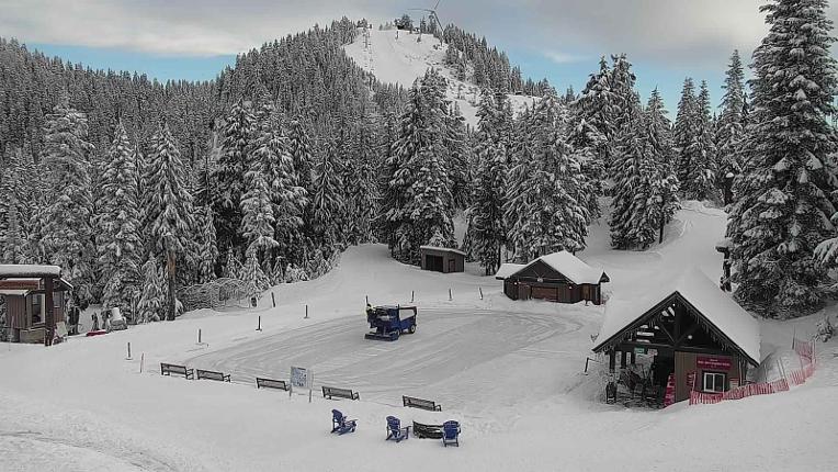 Webcam Grouse Mountain: Chalet Cam