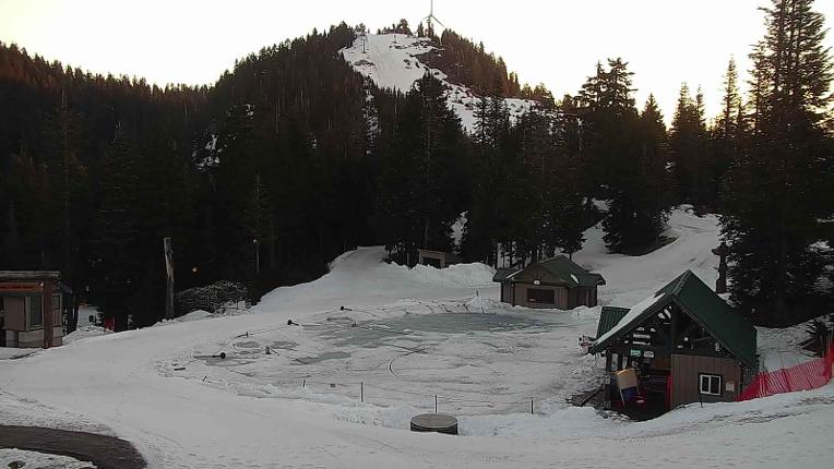 Webcam Grouse Mountain: Chalet Cam