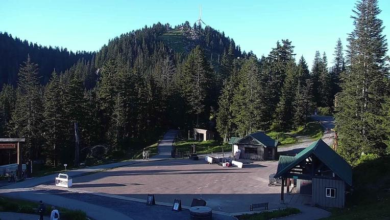 Webcam Grouse Mountain: Chalet Cam