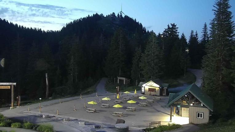 Webcam Grouse Mountain: Chalet Cam