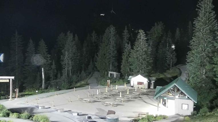 Webcam Grouse Mountain: Chalet Cam