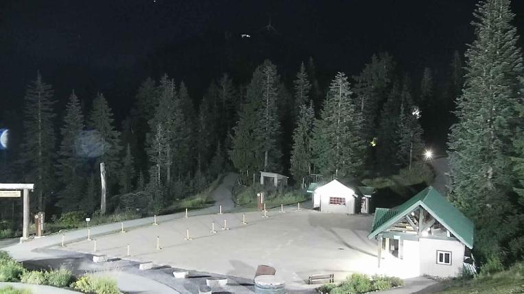 Webcam Grouse Mountain: Chalet Cam